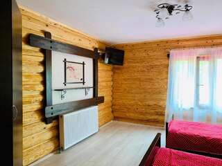 Мини-отель Yankovsky Dvir Поляна Стандартный двухместный номер с 2 отдельными кроватями и общей ванной комнатой-7